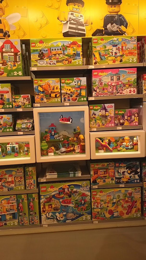 Colorful LEGO sets for kids at LEGO® Store London - Westfield